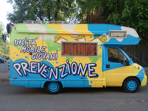 laboratorio con cfp di lodi con adolescenti in cui abbiamo dipinto un camper